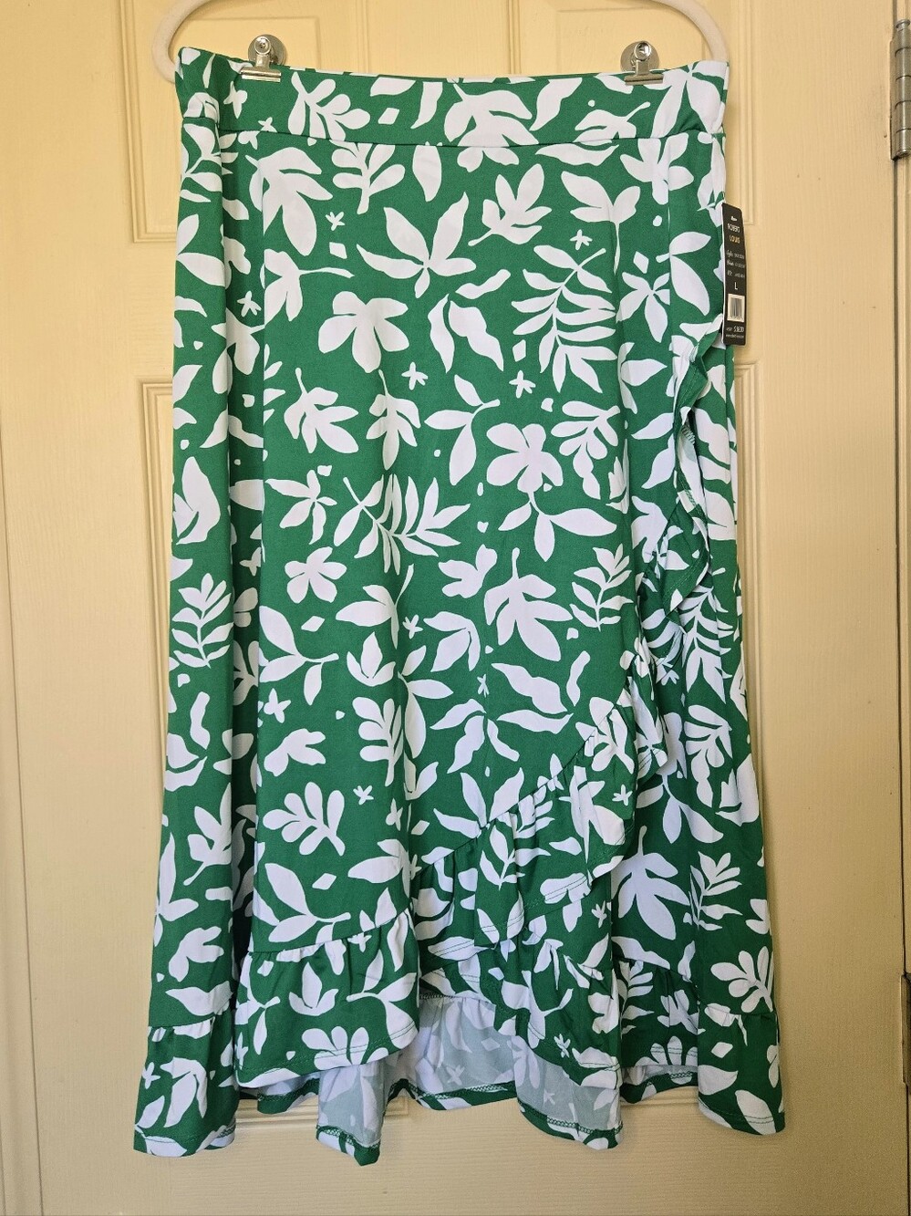 NWT Emerald Green & White Floral A-Line Skirt